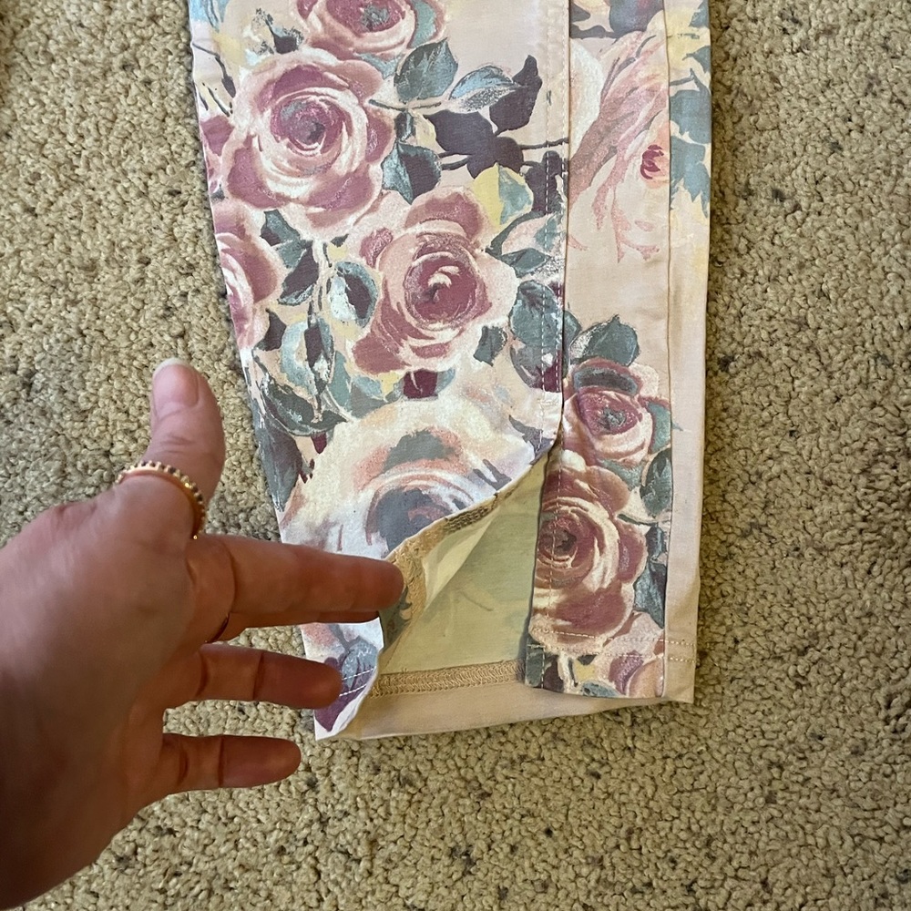 HUE Floral Skinny Leg Pull on pants!  Size XL - Picture 3 of 9